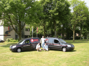 JRonline bus met mensen ervoor